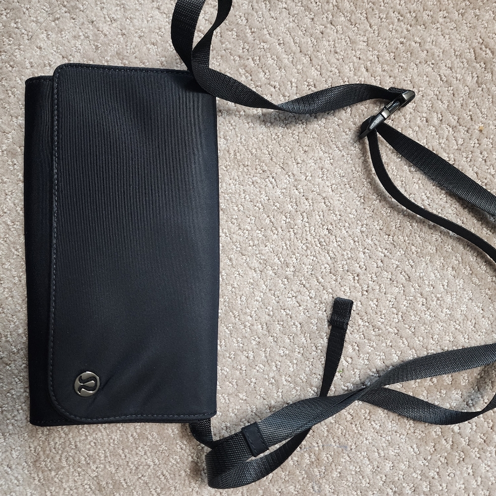Lululemon wallet crossbody clutch
